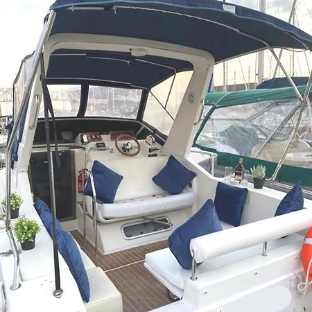 El Barco De Las Fiestas Sant Adria de Besos Bagian luar foto